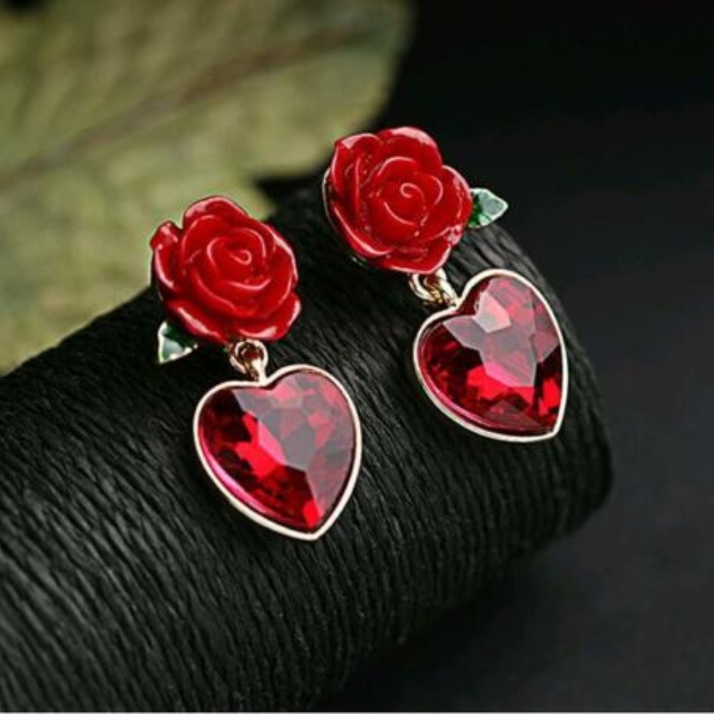 Gorgeous Realistic 3D Red Rose Heart Earrings - Picture 4 of 5